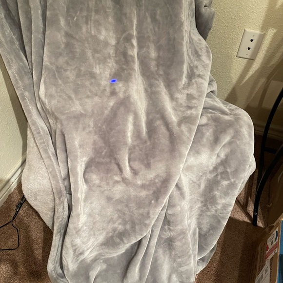 Better Homes And Gardens Soft Gray throw blanket pre-owned - Picture 15 of 15